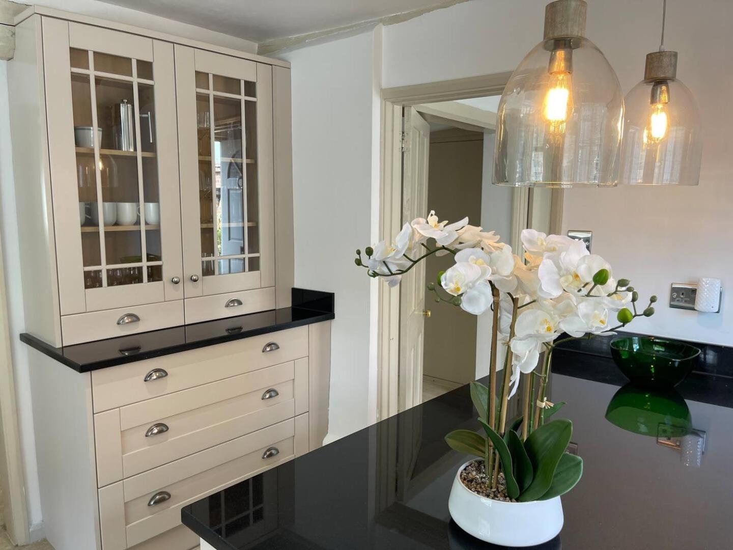 Elegant Oak Beamed House In Pretty Village - Cambridge Homehost Buckden  Extérieur photo