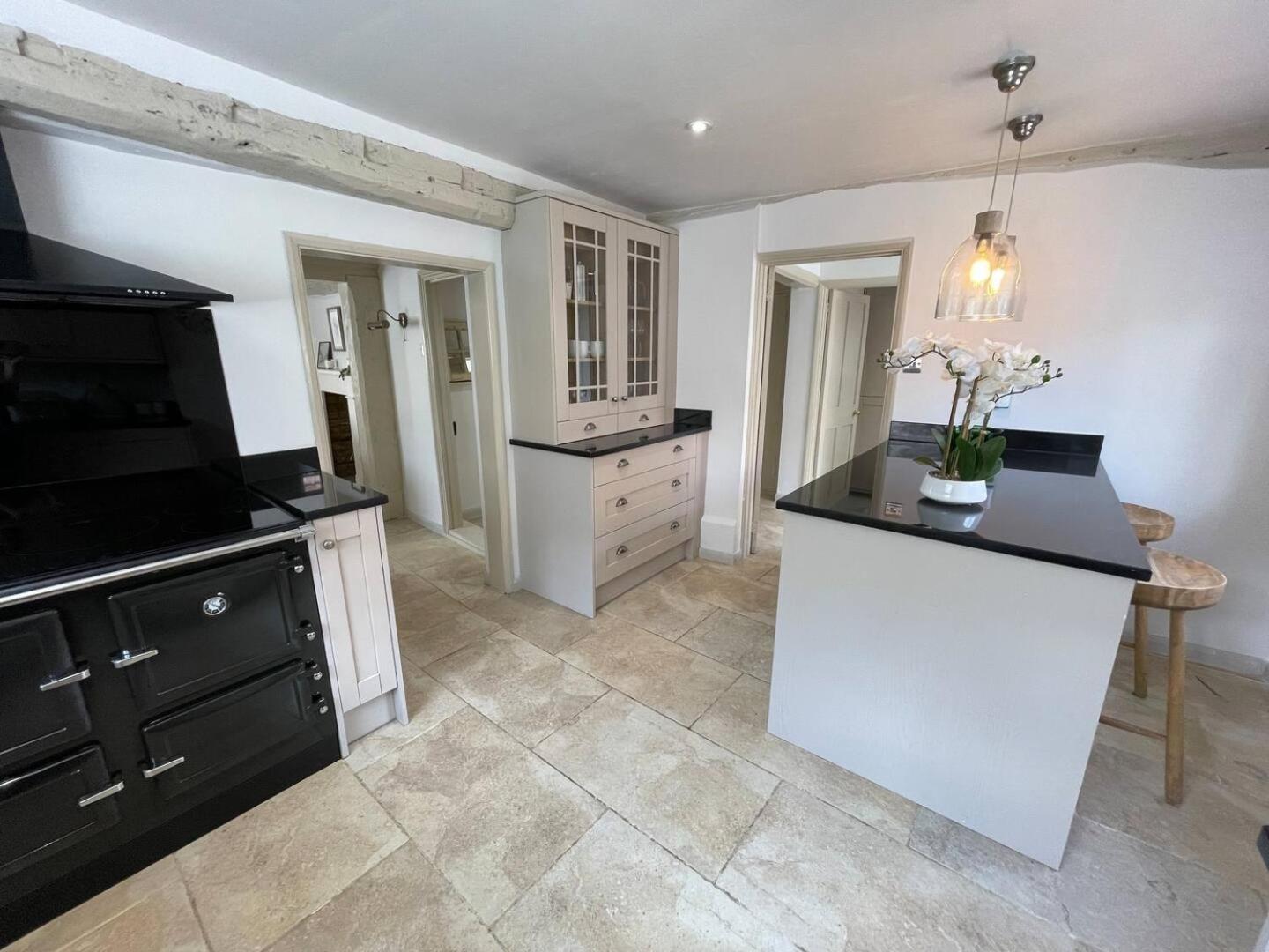 Elegant Oak Beamed House In Pretty Village - Cambridge Homehost Buckden  Extérieur photo