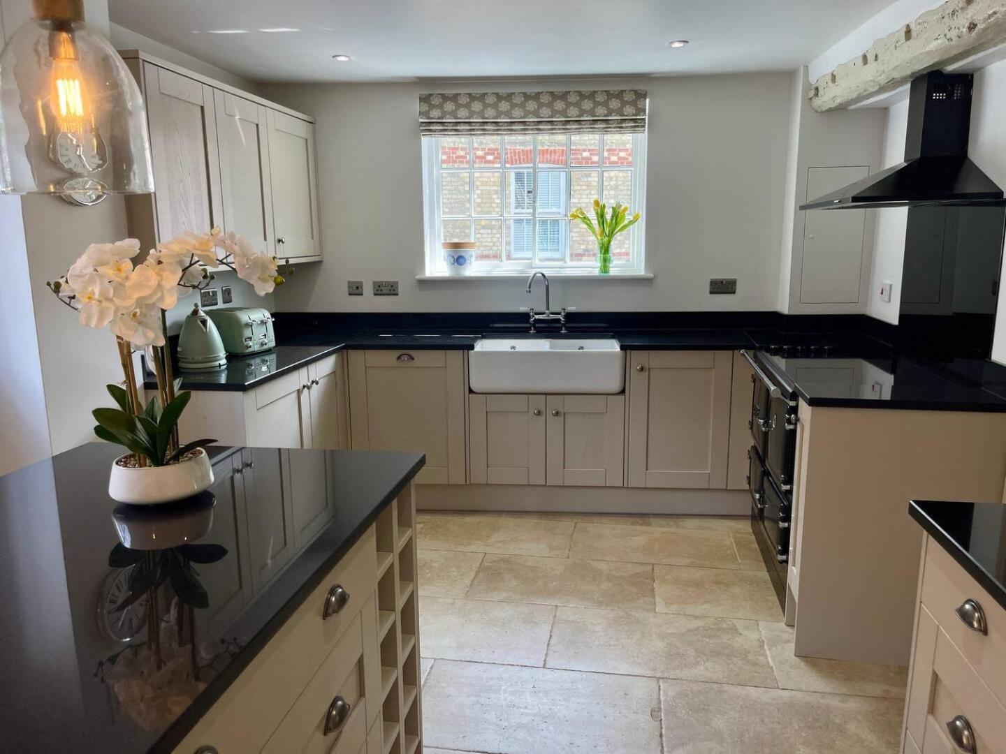 Elegant Oak Beamed House In Pretty Village - Cambridge Homehost Buckden  Extérieur photo